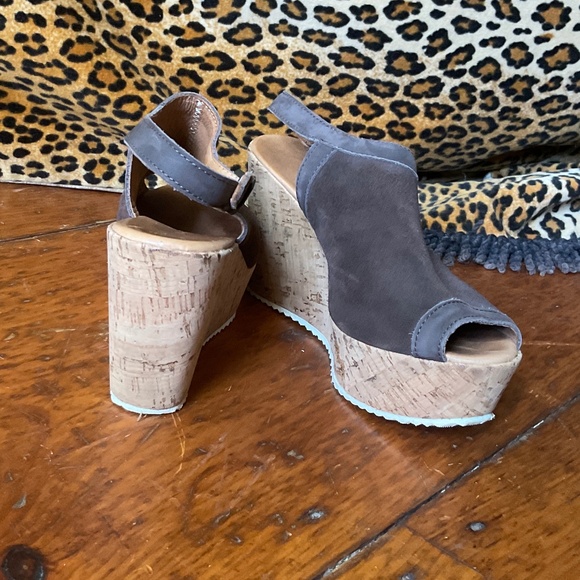 Barneys New York chocolate suede wedges size 7 - Picture 3 of 10